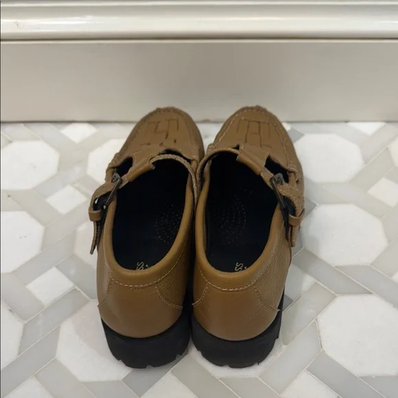 G.H. Bass & Co. Women's Fisherman Super Lug Weejuns Loafer - Picture 4 of 6